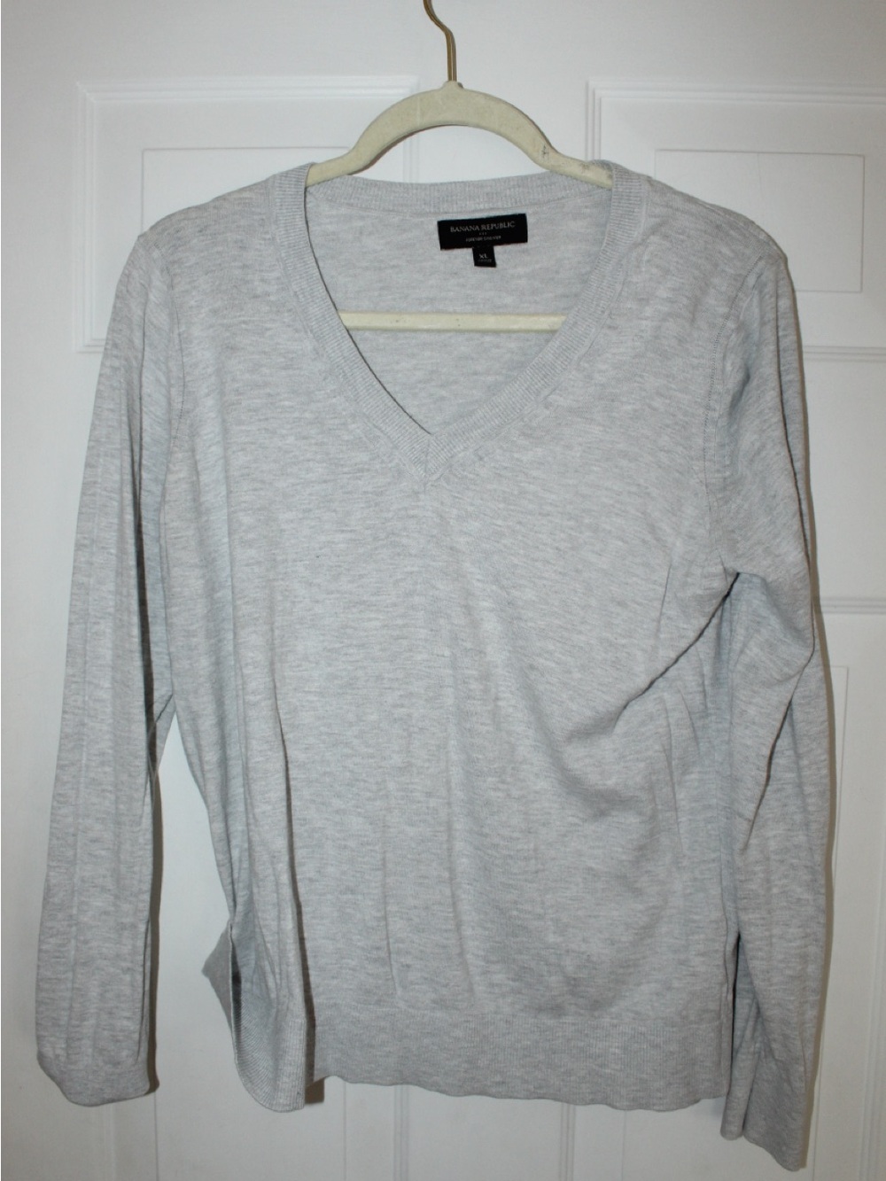 Banana Republic Light Gray V-Neck Pullover Sweater